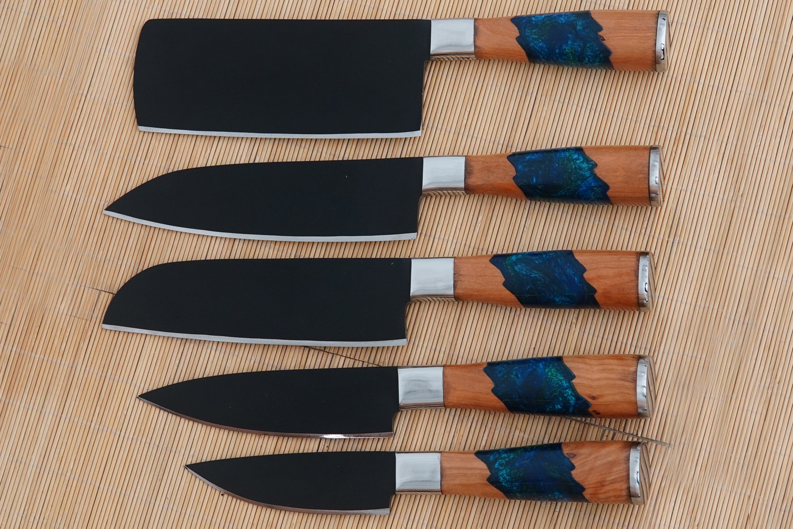 Handmade Kitchen Knives Set – 5 pcs Carbon Steel Black Powder Coated Forged Steel Chef Knives with Leather Kit & Beautiful Mixed Resin with Olive Wood Handles